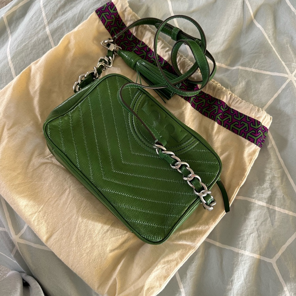 Tory burch fleming camera bag